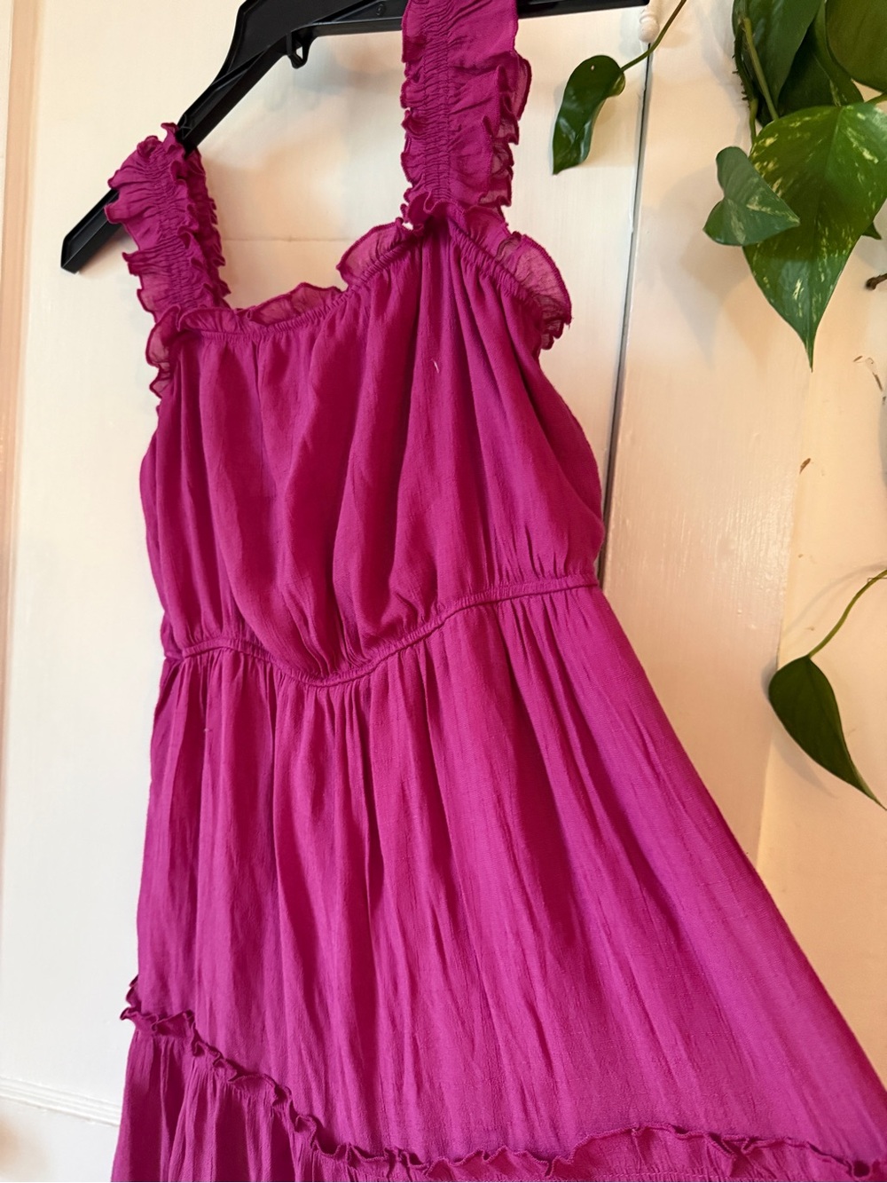 LUXOLOGY size L Sleeveless Fuchsia Tiered Maxi Dress with Ruffled Straps - Picture 4 of 8